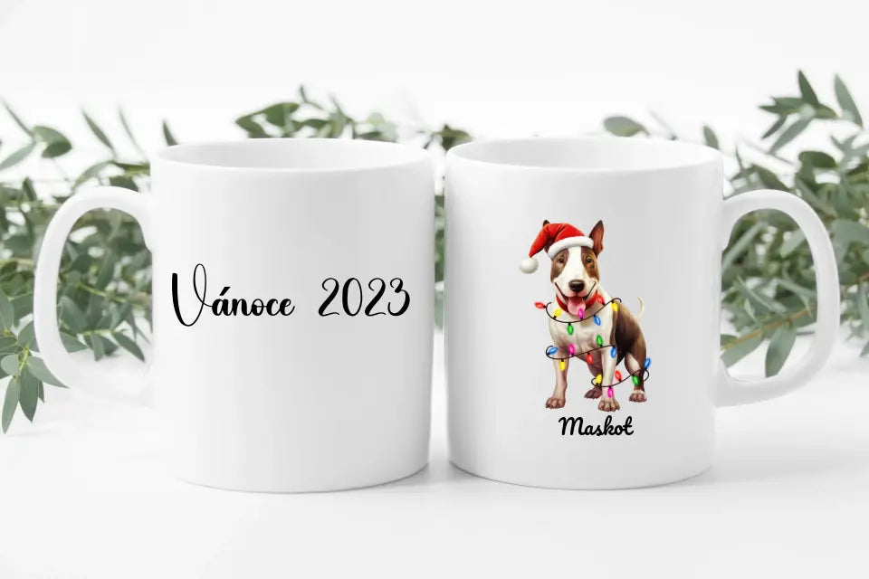 Vánoční hrneček pes s vánoční čepicí. Vánoce 2023.